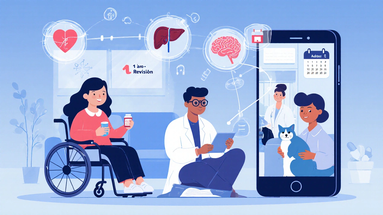 Consulta farmacéutica por video en casa, con pacientes de distintas edades y sus medicamentos visibles en pantalla.